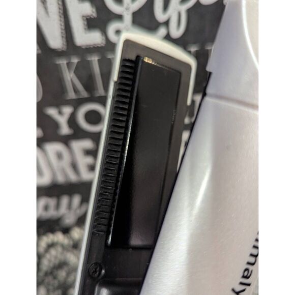 Rechargeable Hair Straightener / Phone Charger NIB! - Picture 4 of 7